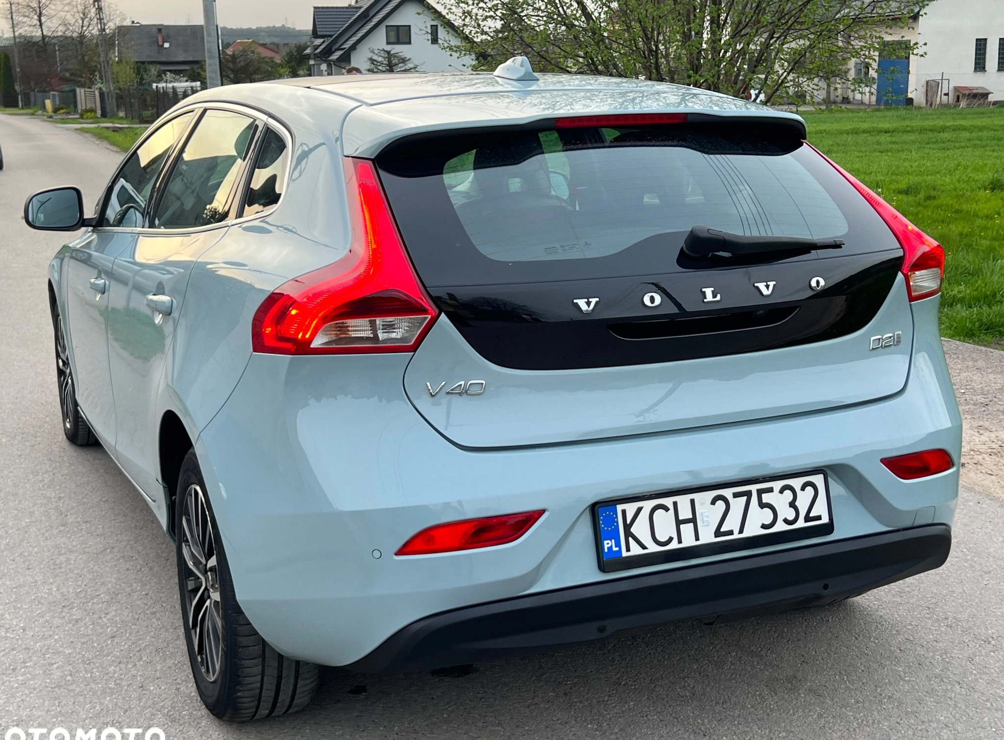 Volvo V40 cena 59900 przebieg: 165500, rok produkcji 2017 z Chrzanów małe 781